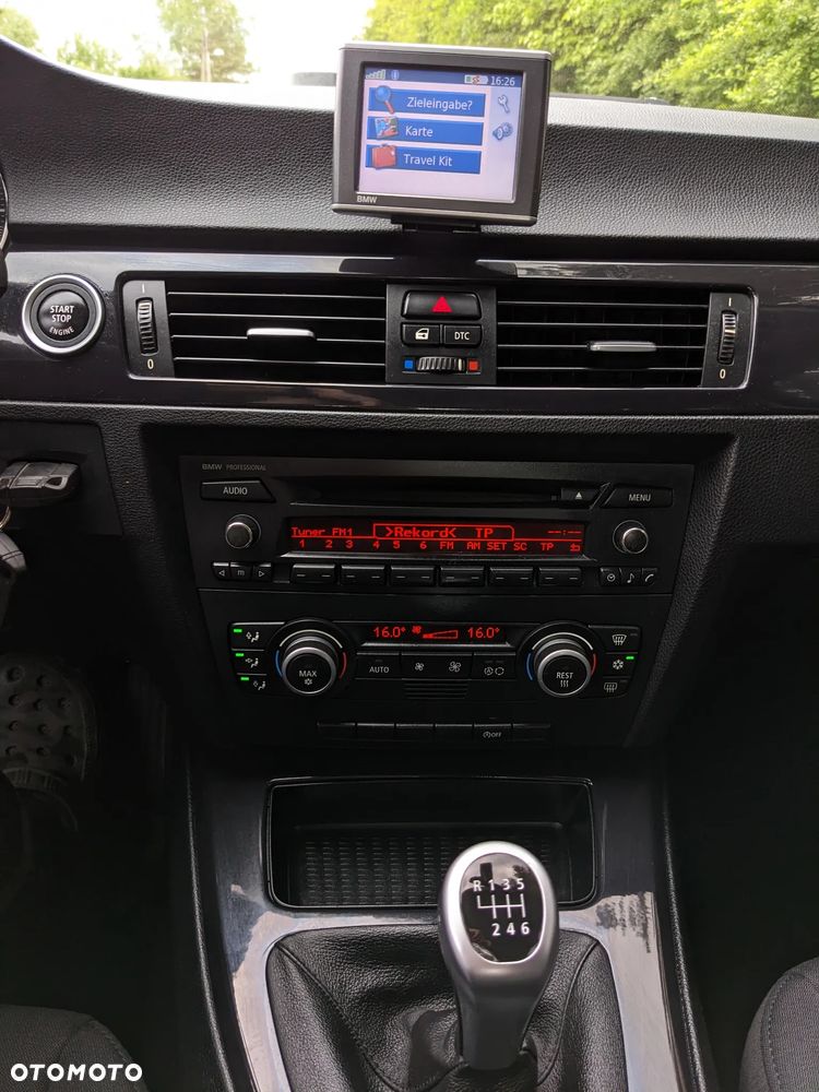 BMW Seria 3 318i Edition Exclusive - 34