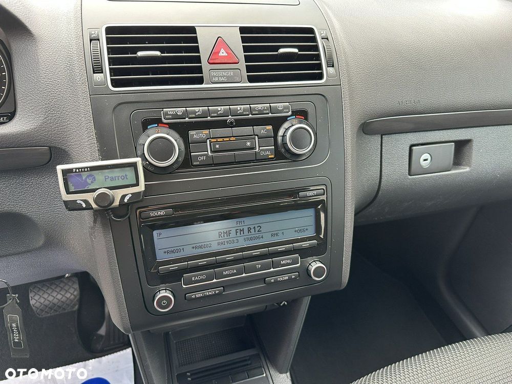 Volkswagen Touran 1.6 TDI DPF Trendline DSG - 11