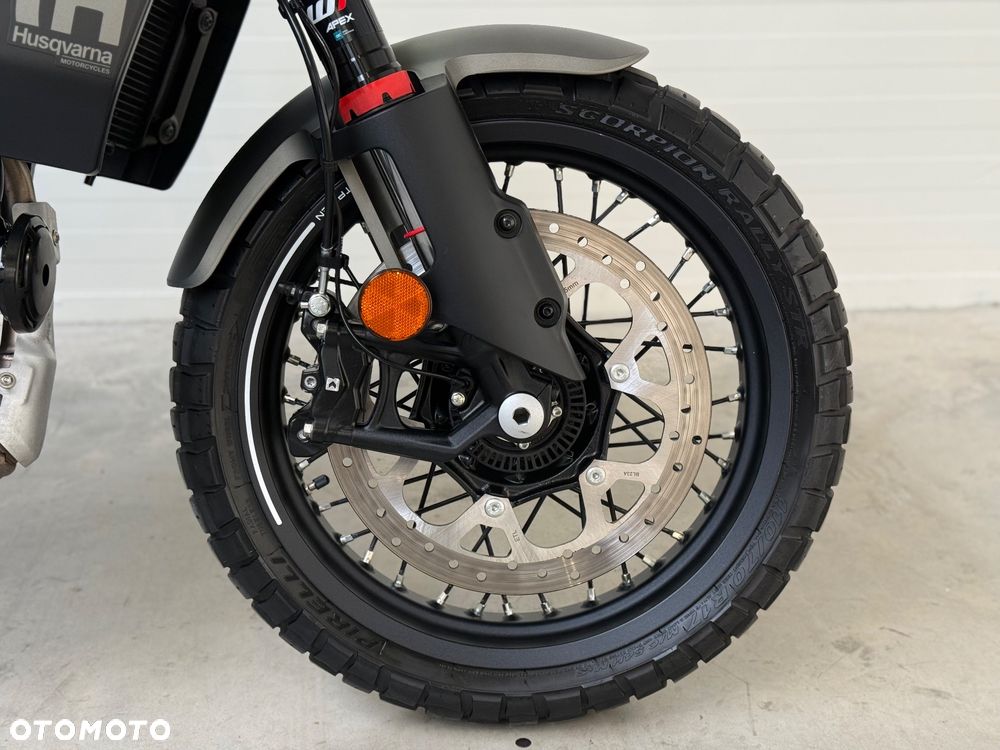 Husqvarna Svartpilen - 9