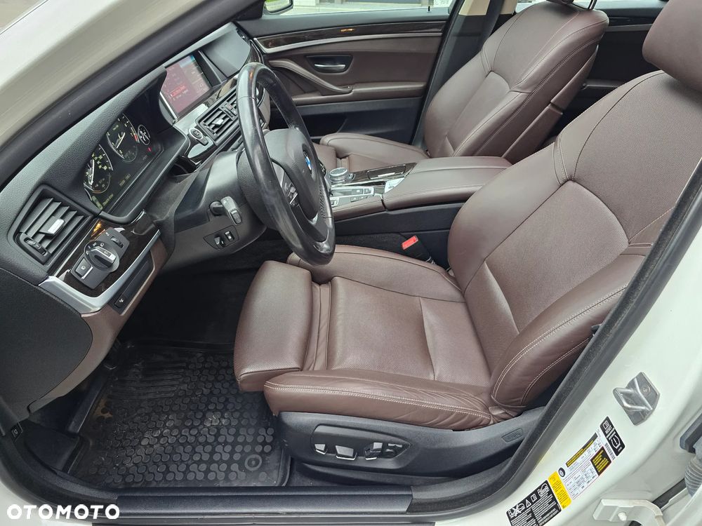 BMW Seria 5 535i xDrive Sport-Aut Luxury Line - 28