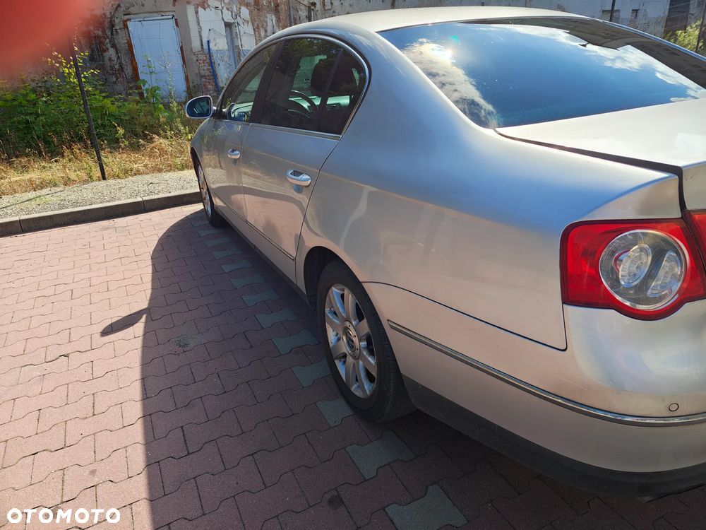 Volkswagen Passat 2.0 TDI DPF DSG Individual - 16