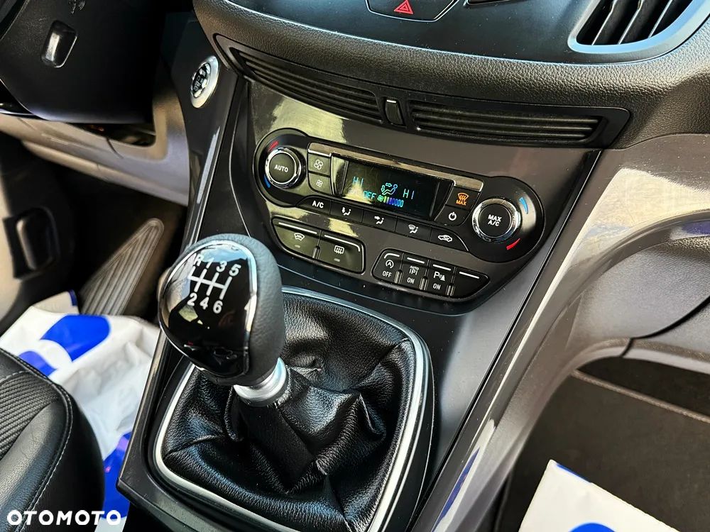 Ford Kuga 2.0 TDCi 2x4 Titanium - 35