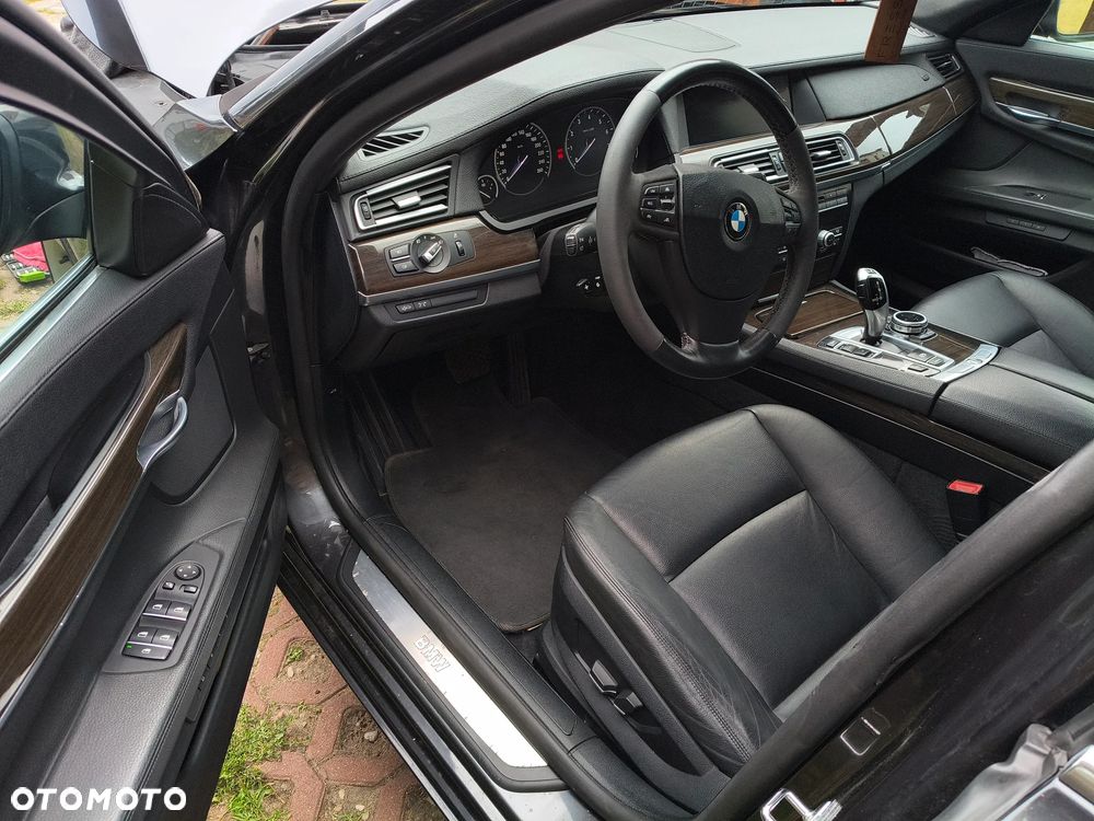 BMW Seria 7 740i - 15