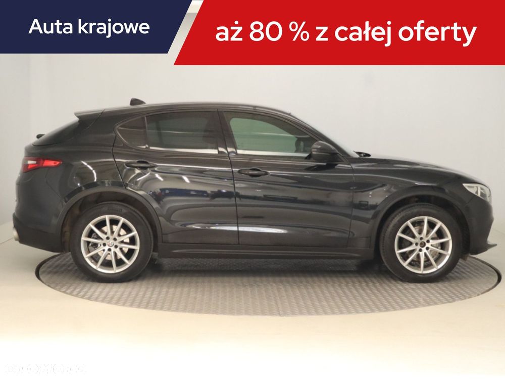 Alfa Romeo Stelvio - 8