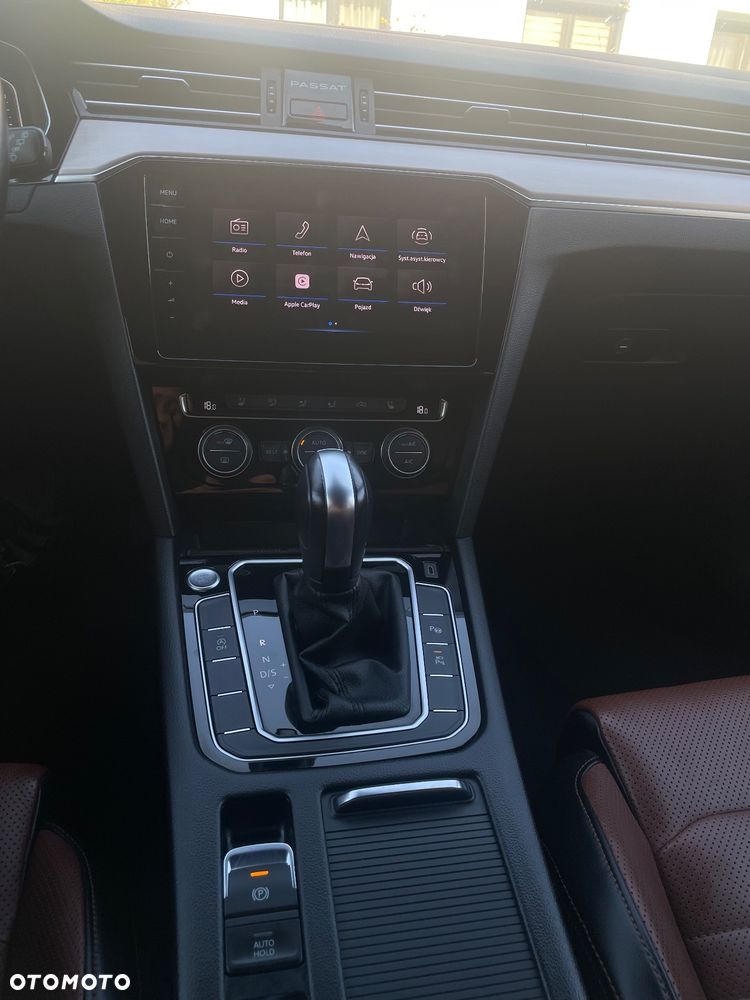 Volkswagen Passat Variant 2.0 TDI SCR DSG Elegance - 33