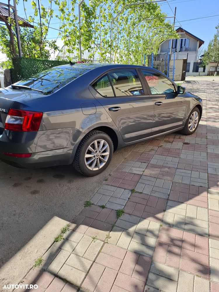 Skoda Octavia 1.6 TDI DSG Style - 3