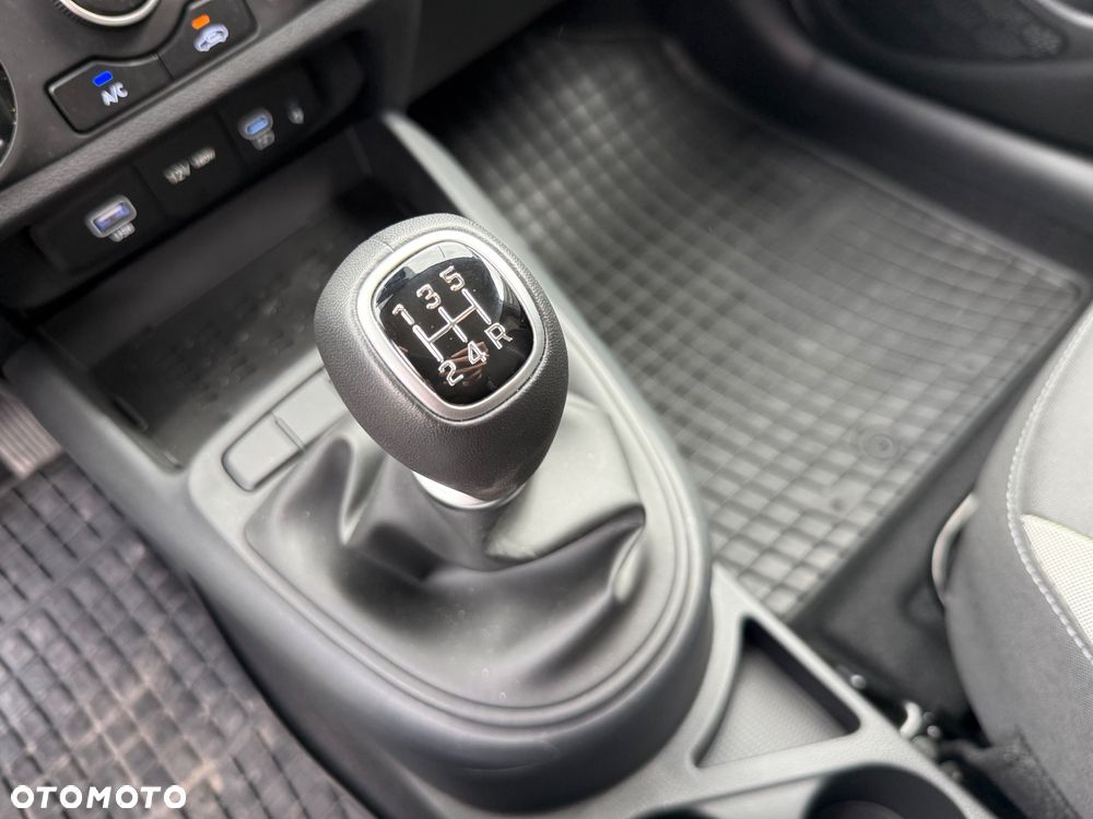 Hyundai i10 1.0 Fifa World Cup Edition - 27