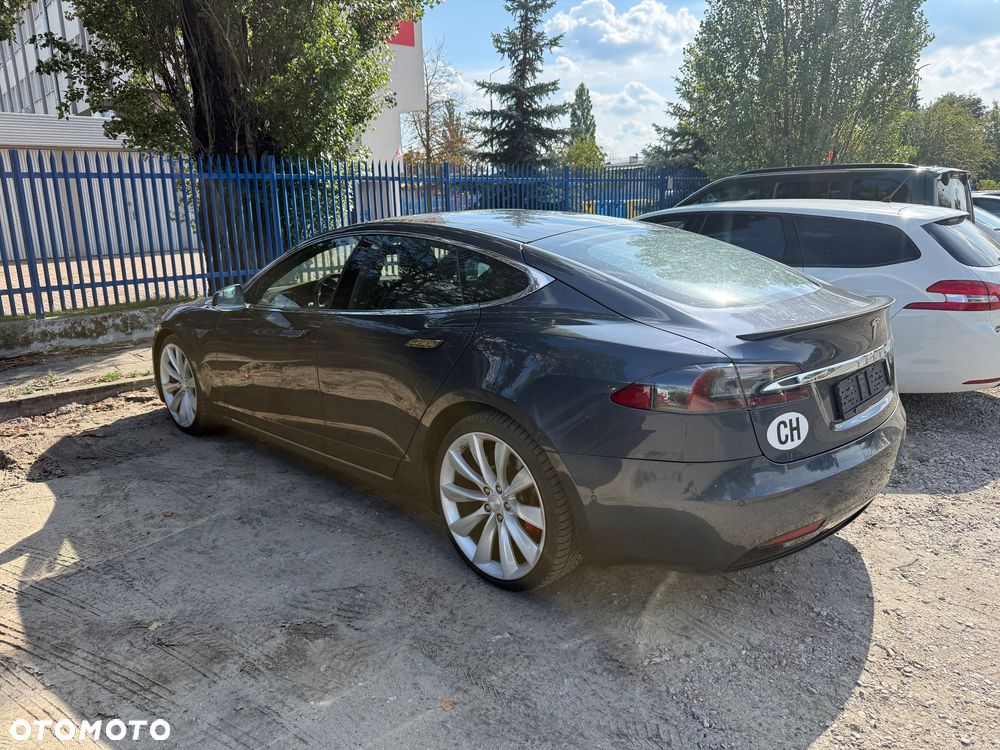 Tesla Model S - 6