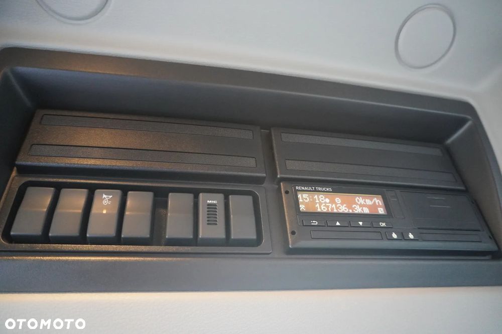 Renault C320 P4x2 E6 / HDS Fassi 5,6 t / Zasięg 8 m / Platforma 15 EPAL - 20