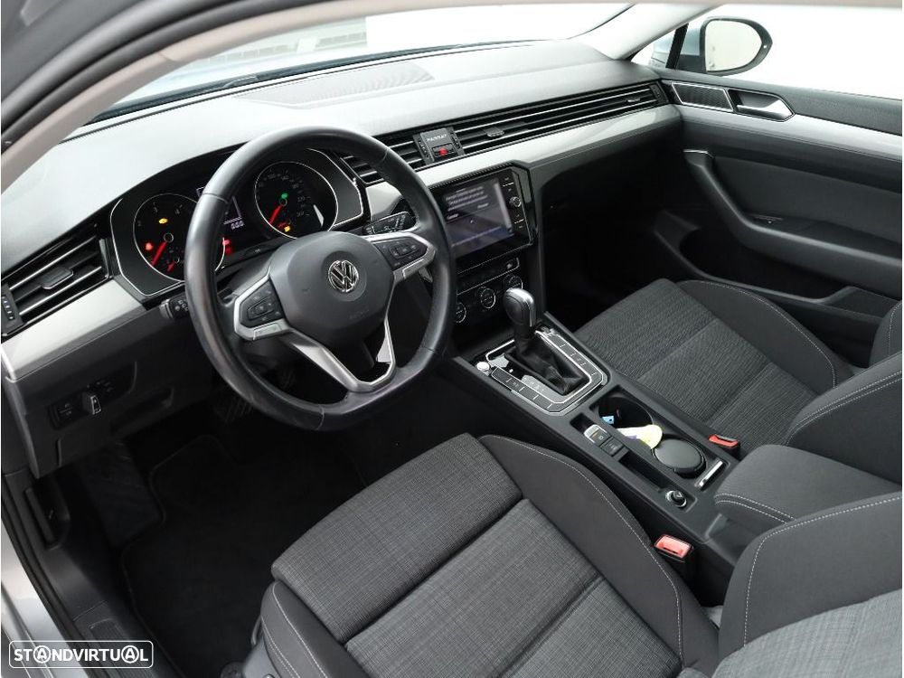 VW Passat Variant 1.6 TDI Business DSG - 21