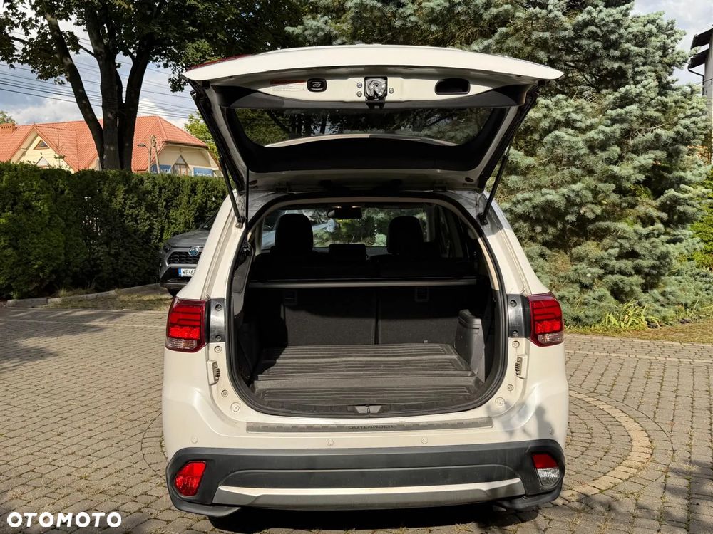 Mitsubishi Outlander 2.0 Instyle Navi 4WD CVT - 13