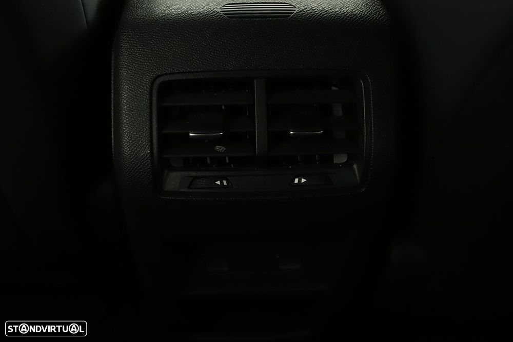 Peugeot 408 1.6 Hybrid Allure e-EAT8 - 23