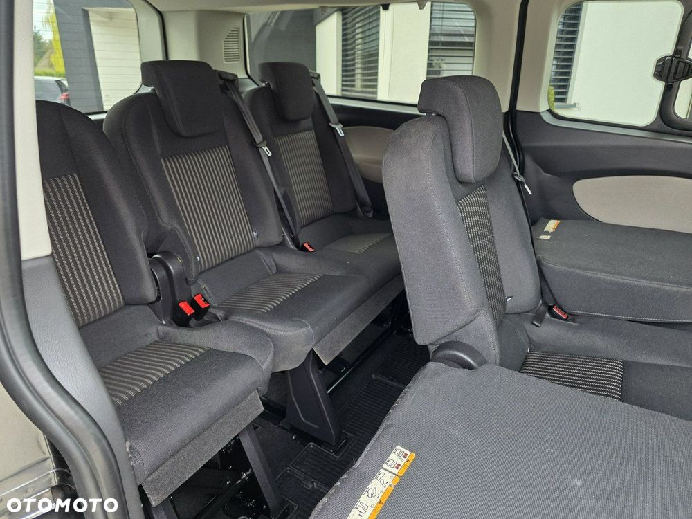 Ford Tourneo Custom - 15