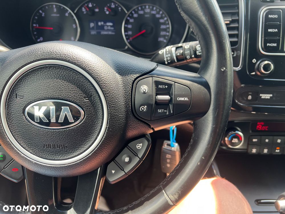 Kia Carens 1.7 CRDi 141 Dream Team Edition - 20