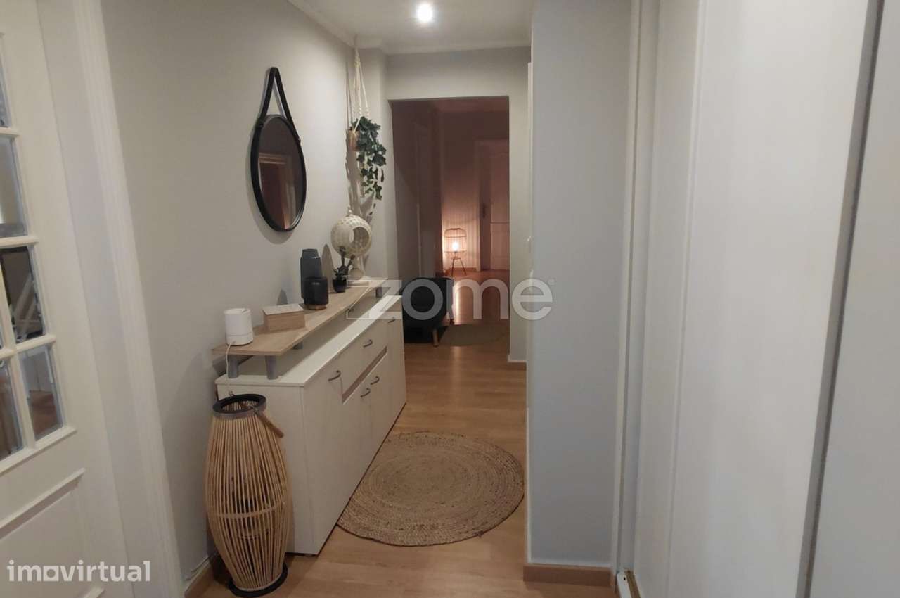 Apartamento T3 com Terraço e Parqueamento na Urb. da Cavaleira - Grande imagem: 3/46