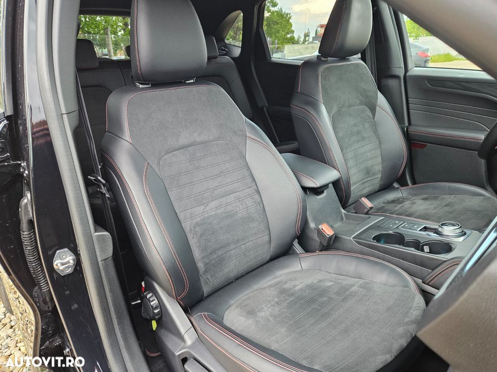 Ford Kuga 2.5 Duratec FHEV 4x4 ST-LINE X - 11
