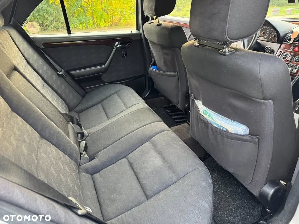 Mercedes-Benz Klasa C 220 D Elegance - 12