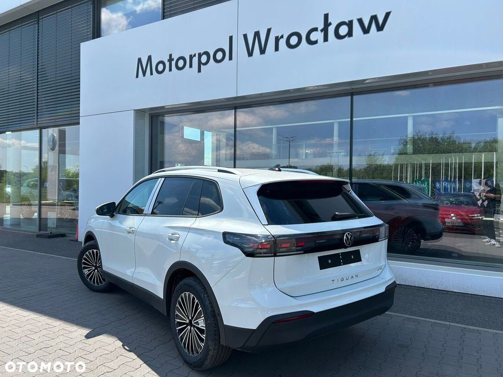 Volkswagen Tiguan - 11