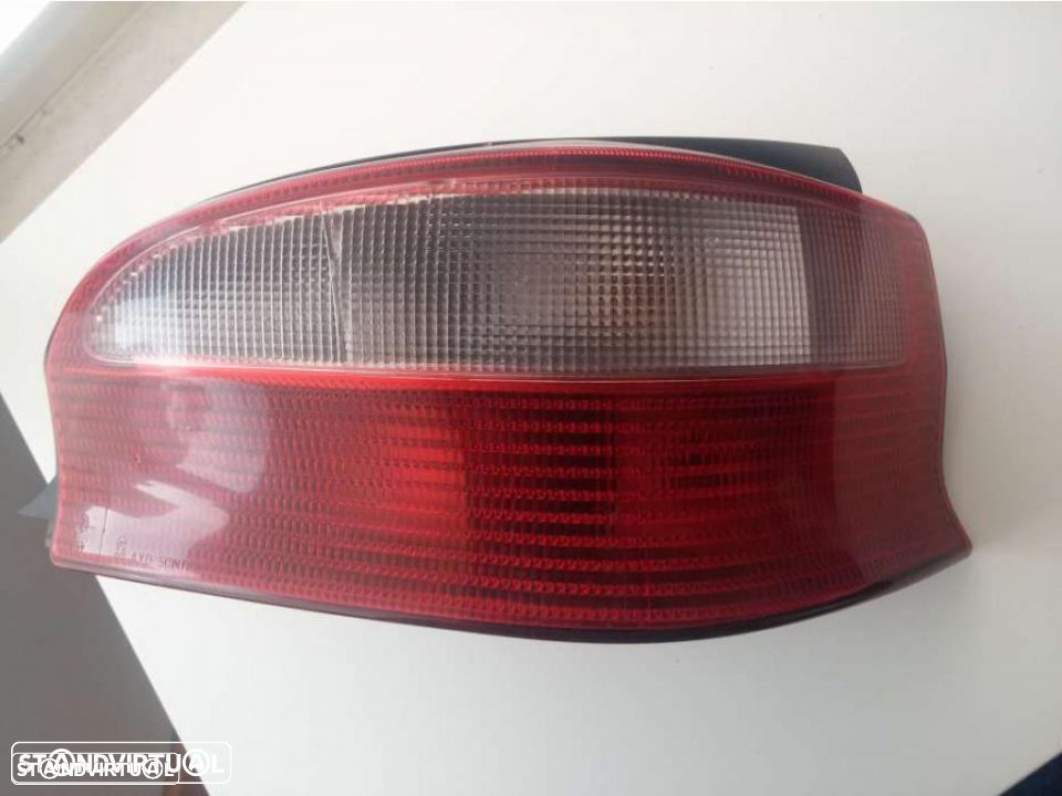Farolim farol tras direito citroen saxo - 2