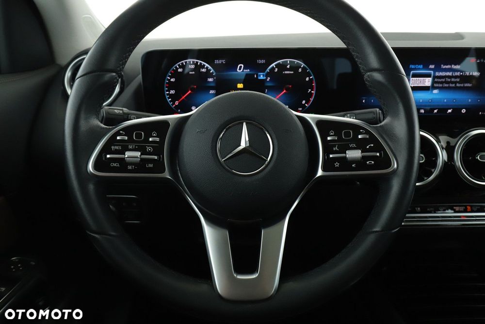 Mercedes-Benz GLA - 13
