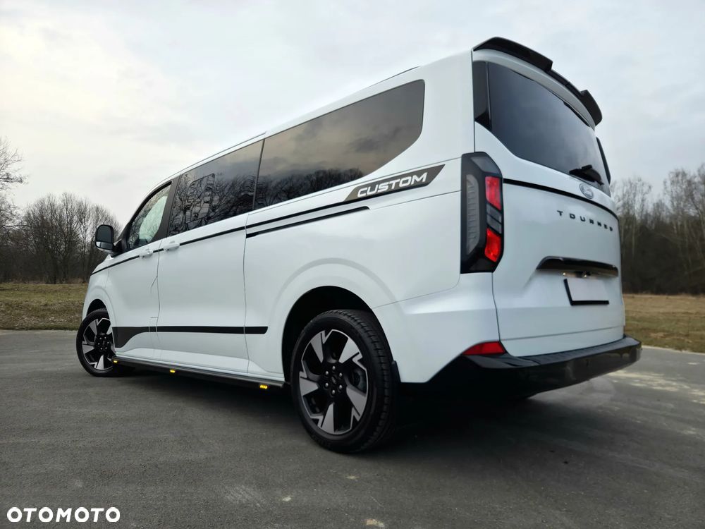 Ford Tourneo Custom 2.0 EcoBlue L2 Titanium - 11