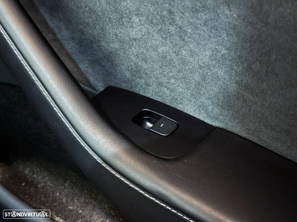 Tesla Model Y Long Range Dual Motor AWD - 28