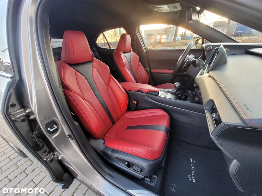 Lexus UX 250h F Sport AWD - 11