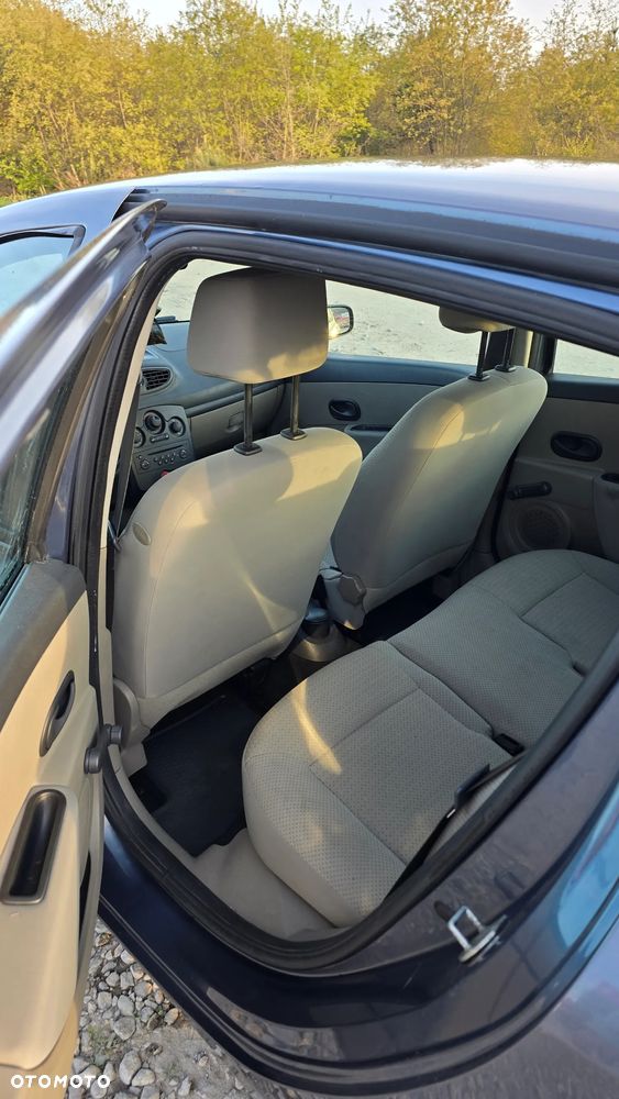 Renault Clio 1.4 16V Expression - 9