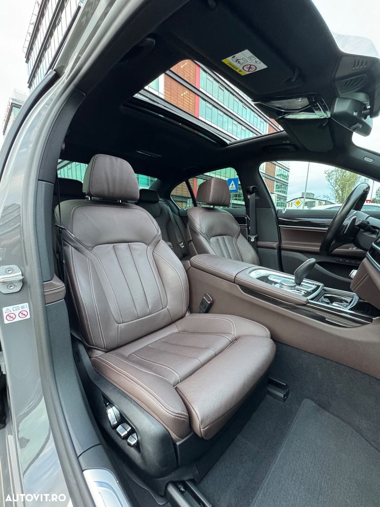 BMW Seria 7 745e - 39
