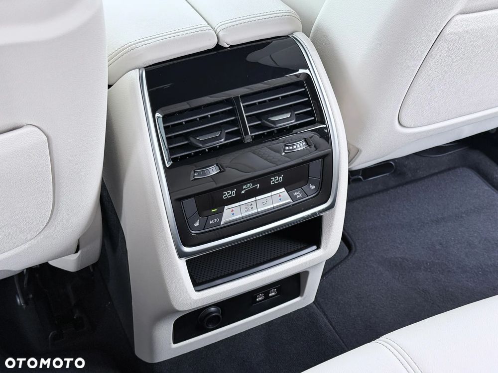 BMW X5 xDrive40d mHEV - 36