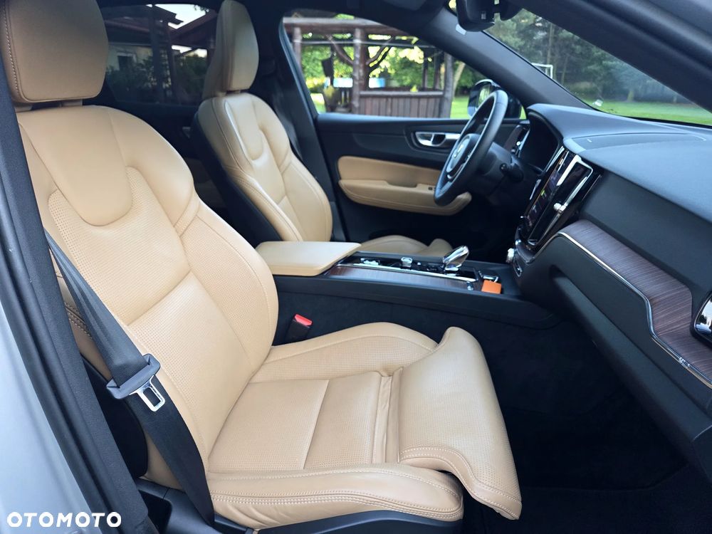 Volvo XC 60 B4 D Ultimate Dark - 27