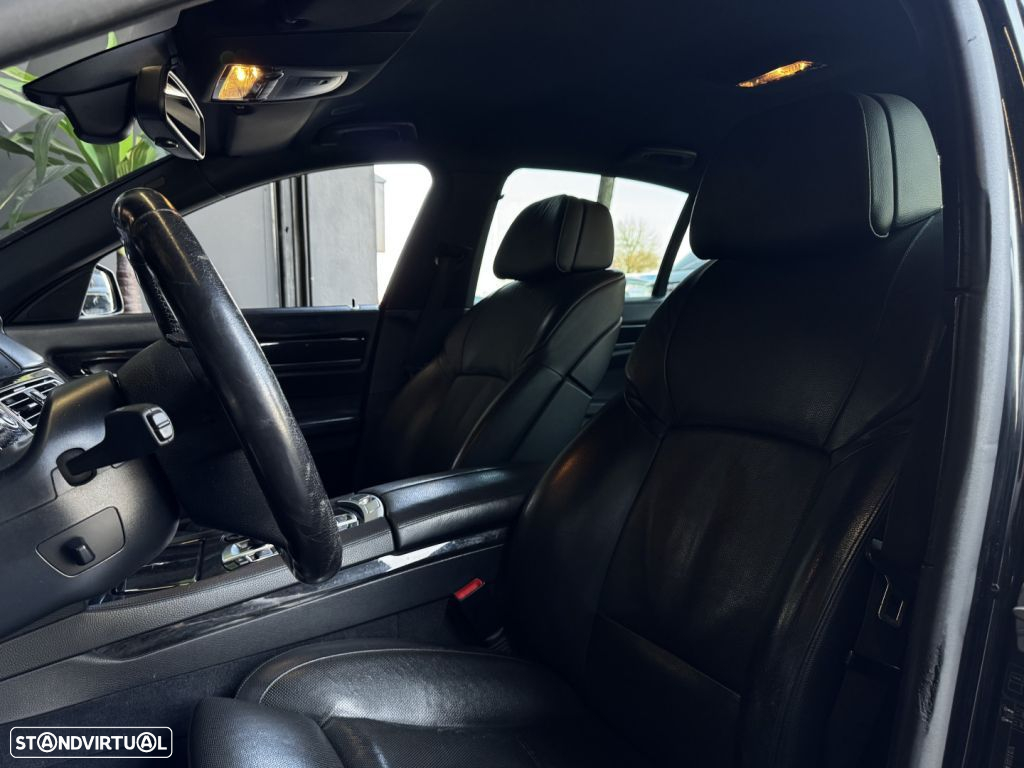 BMW 740 d xDrive Pack M - 26