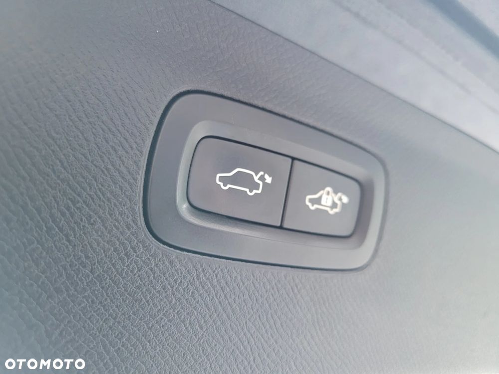 Volvo XC 90 T6 AWD Geartronic Momentum - 28