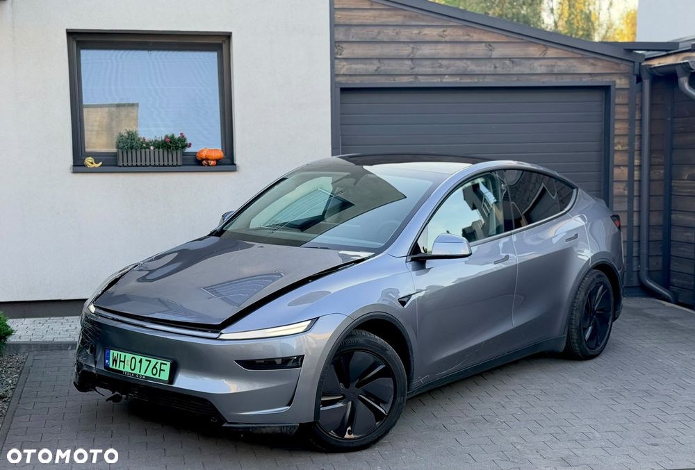 Tesla Model Y Long Range AWD - 3