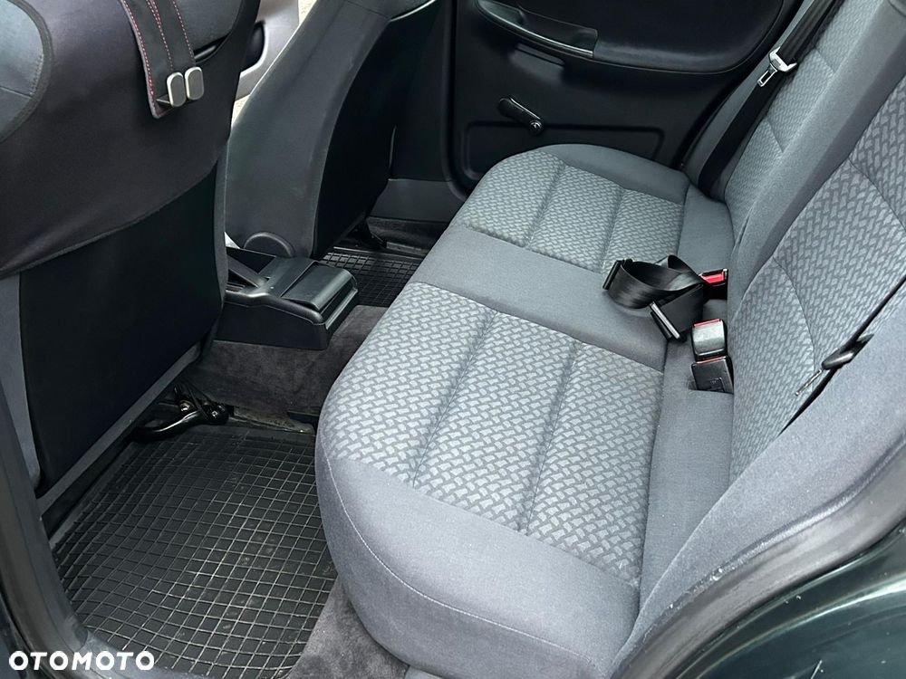 Audi A4 Limousine - 12