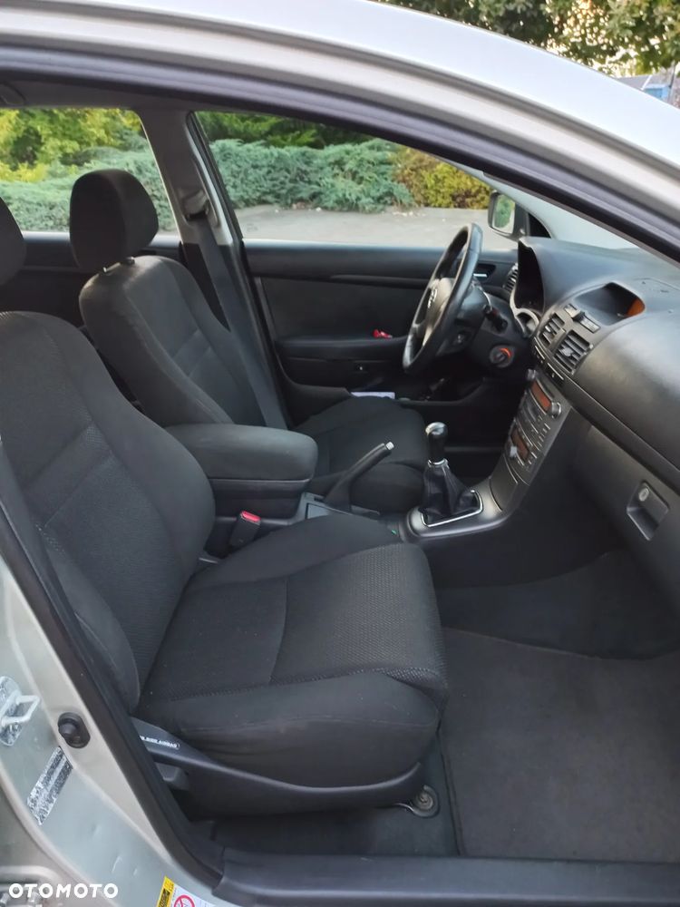 Toyota Avensis 1.8 VVT-i Luna - 23