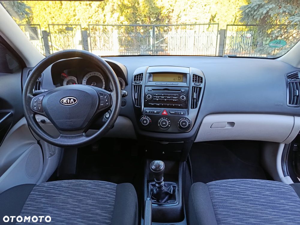 Kia Ceed 1.4 CVVT LX - 24