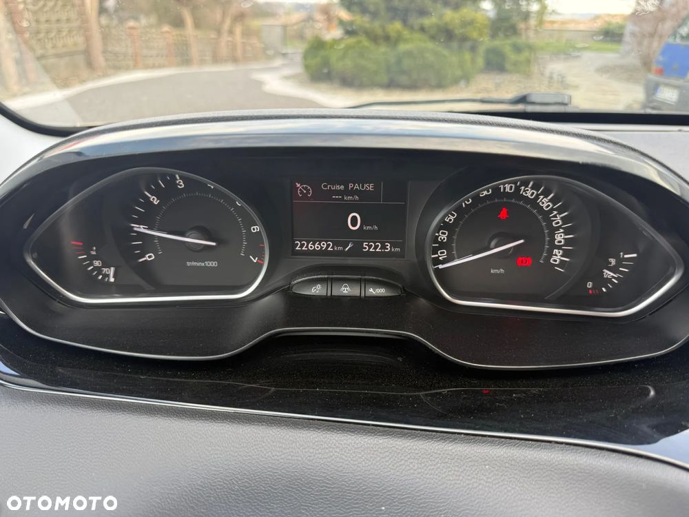 Peugeot 208 120 VTI Allure - 2