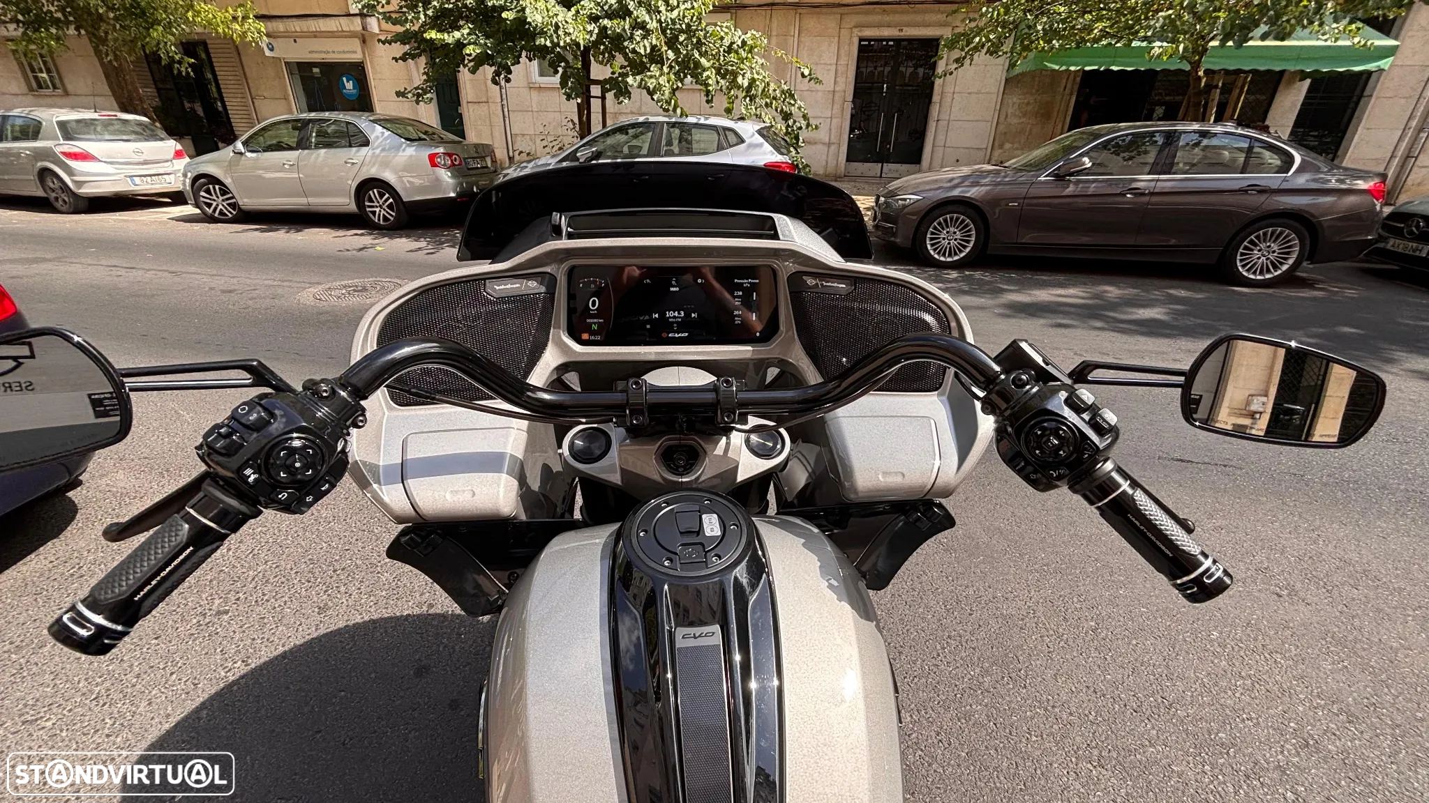 Harley-Davidson Road Road Glide CVO - 14