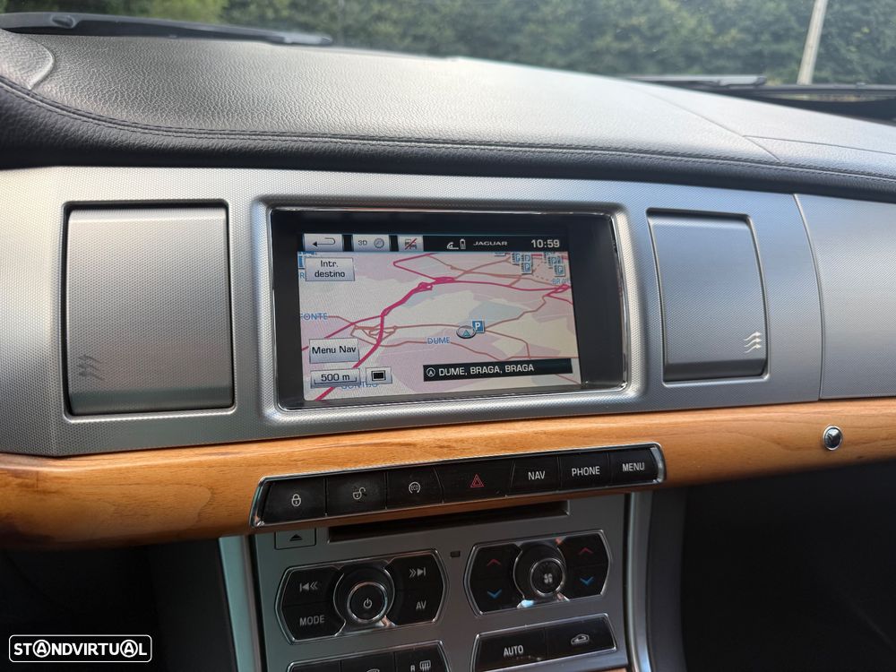 Jaguar XF Sportbrake 2.2 D Luxury - 28