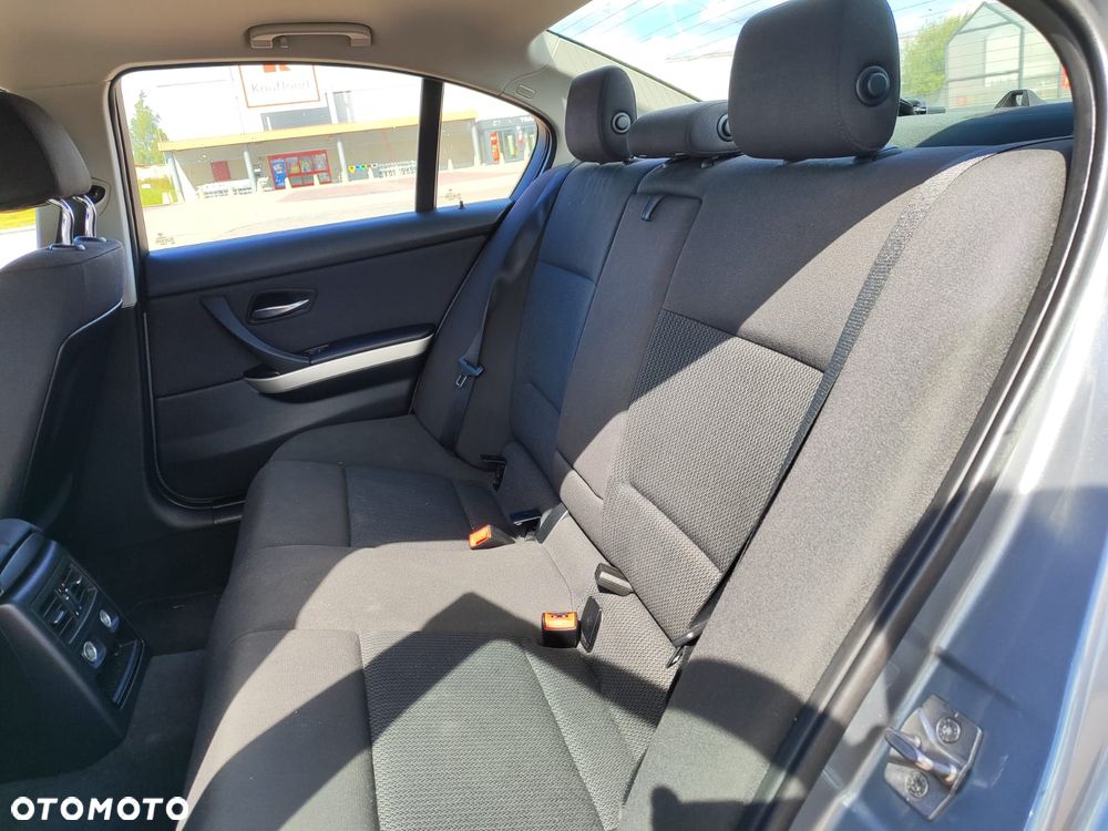 BMW Seria 3 318i - 3