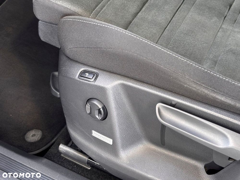 Volkswagen Touran - 11