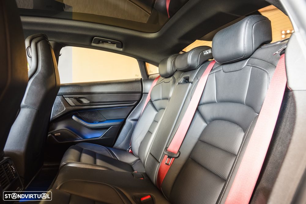 Porsche Taycan 4 - 8