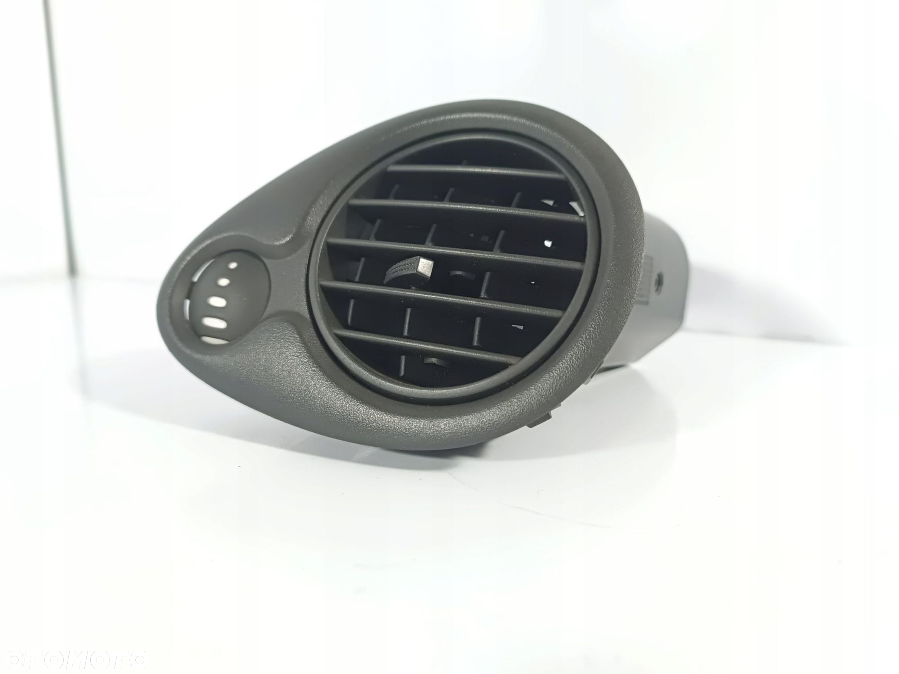 CLIO 3 III 05-12 KRATKA KRATKI NAWIEWU POWIETRZA PRAWA PASAŻERA 220410 - 2