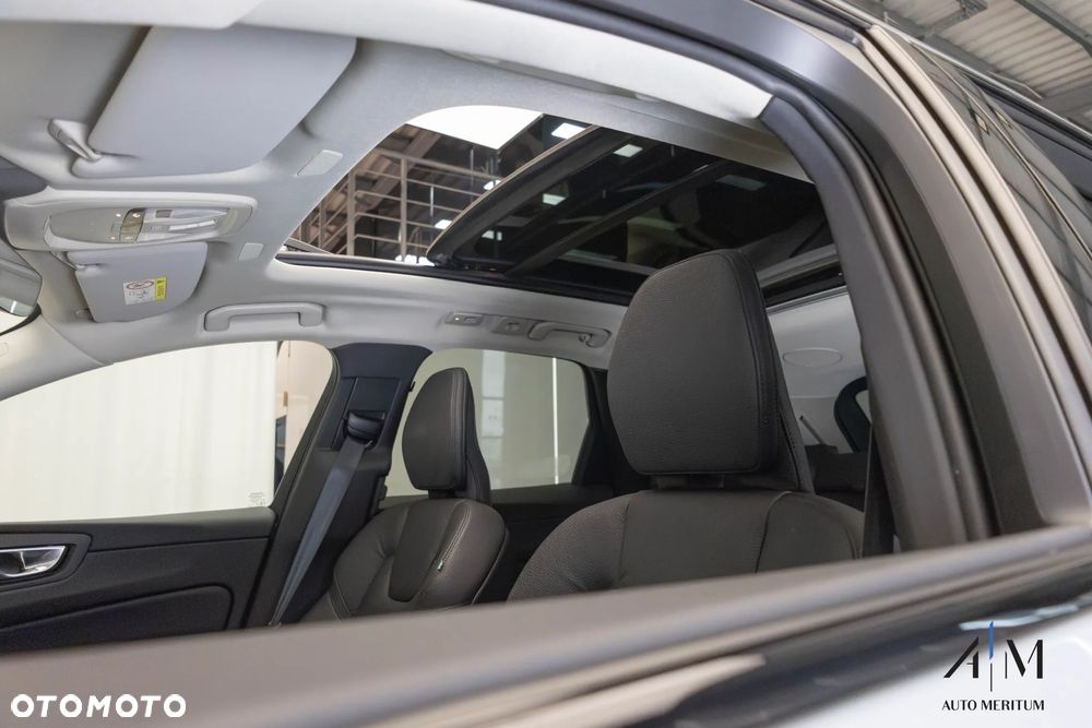 Volvo XC 60 B4 D AWD Ultimate Dark - 18