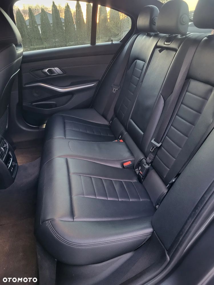 BMW Seria 3 330i xDrive Advantage - 15