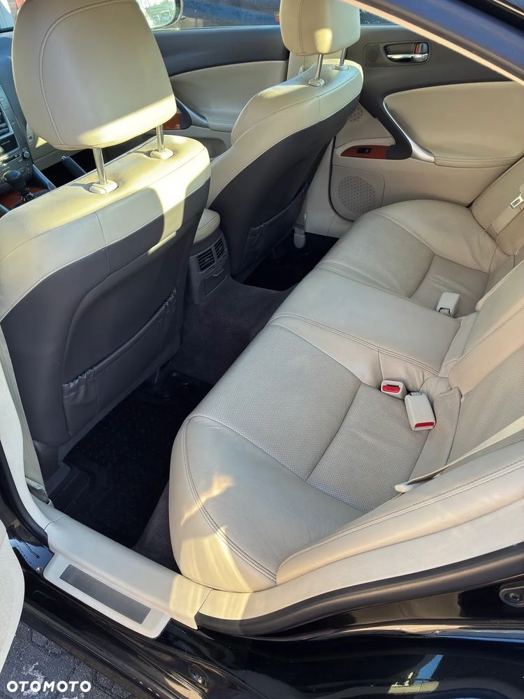 Lexus IS 220 D Prestige - 12