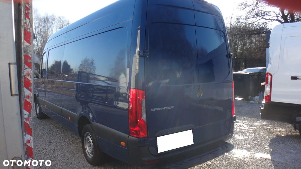 Mercedes-Benz Sprinter - 4