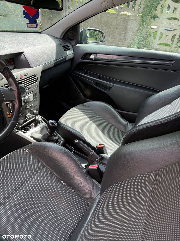 Opel Astra 2.0 T Cosmo - 6