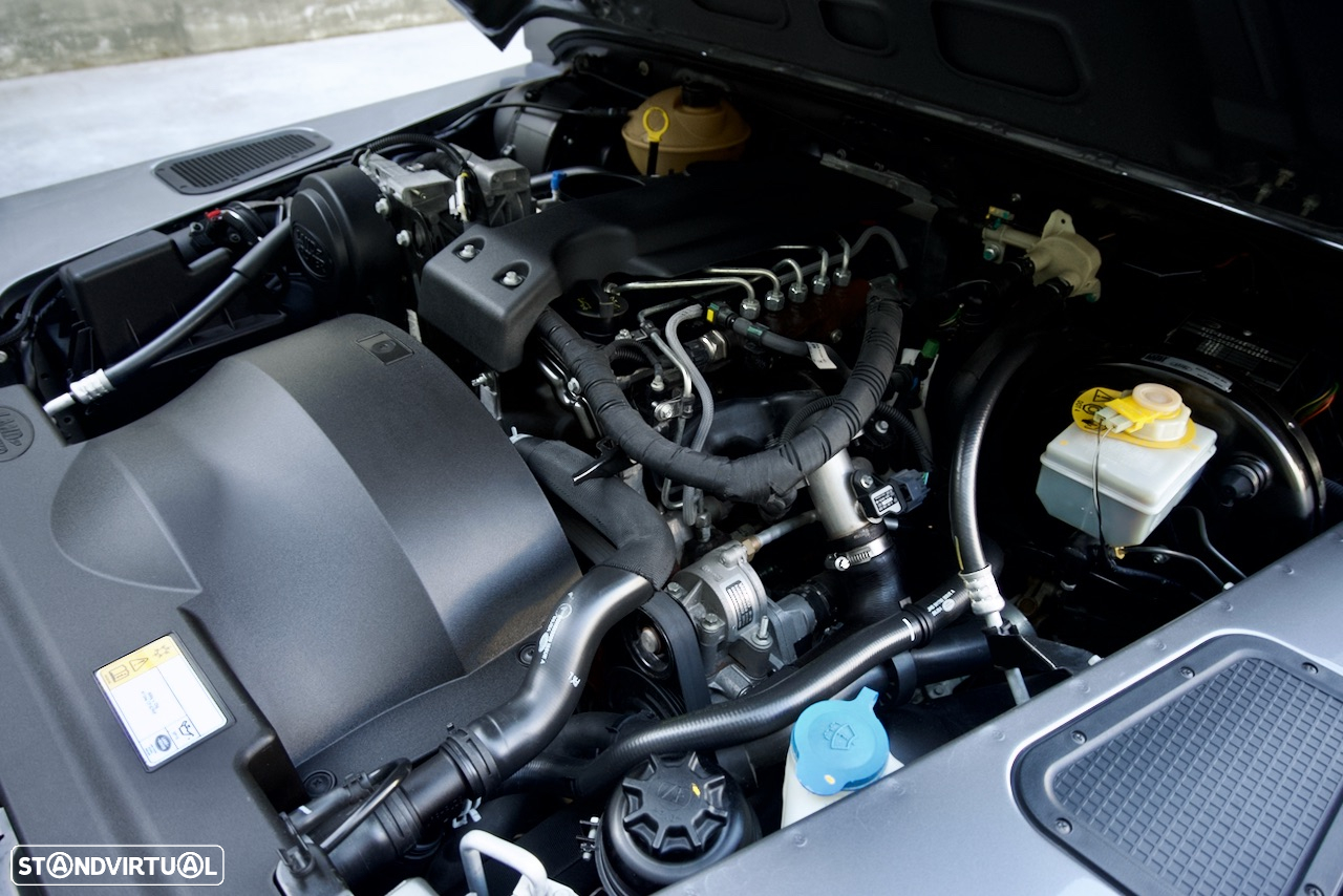 Land Rover Defender 110 SW 2.4 CRD S - 52